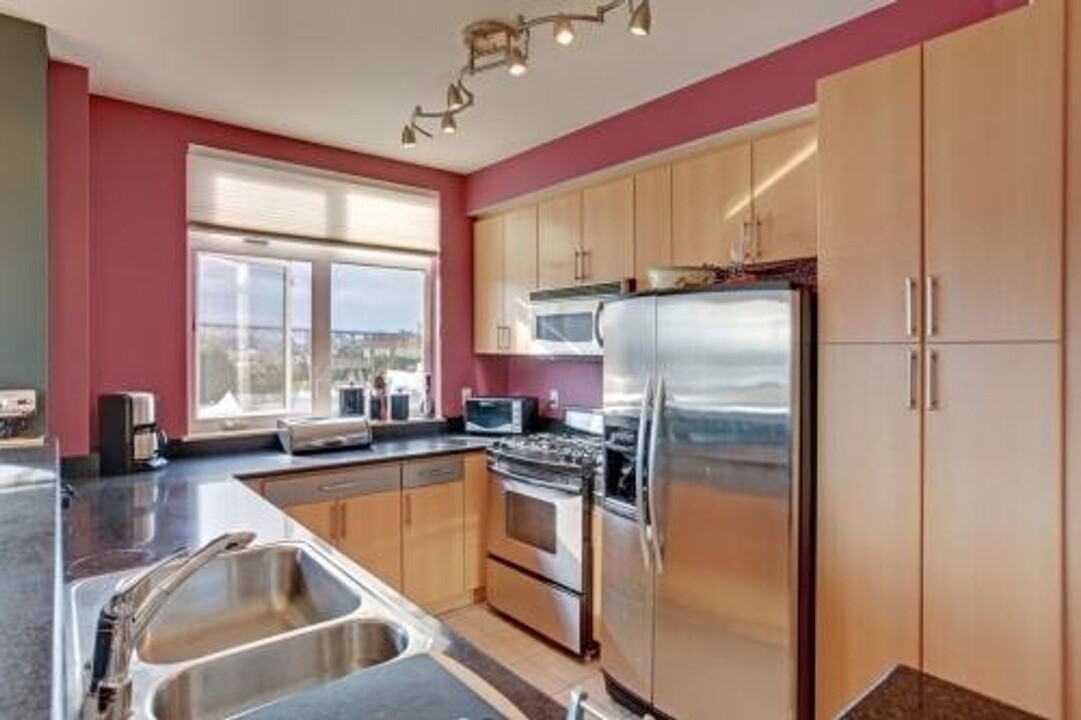 1700 N Northlake Way in Seattle, WA - Building Photo