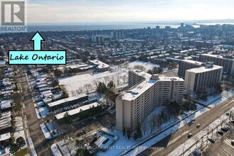 700 Dynes Rd in Burlington, ON - Building Photo - Building Photo