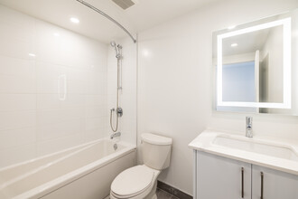 5120 Earnscliffe in Montréal, QC - Building Photo - Interior Photo