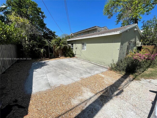 1108 NE 3rd St in Fort Lauderdale, FL - Foto de edificio - Building Photo
