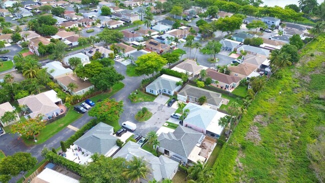 9802 SW 222nd Terrace in Cutler Bay, FL - Building Photo - Building Photo