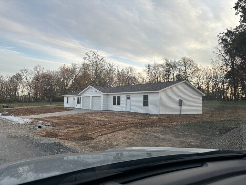 11454 McFarland Ln in Carbondale, IL - Foto de edificio