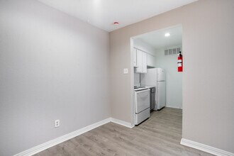 8915 Broadway in Houston, TX - Foto de edificio - Interior Photo