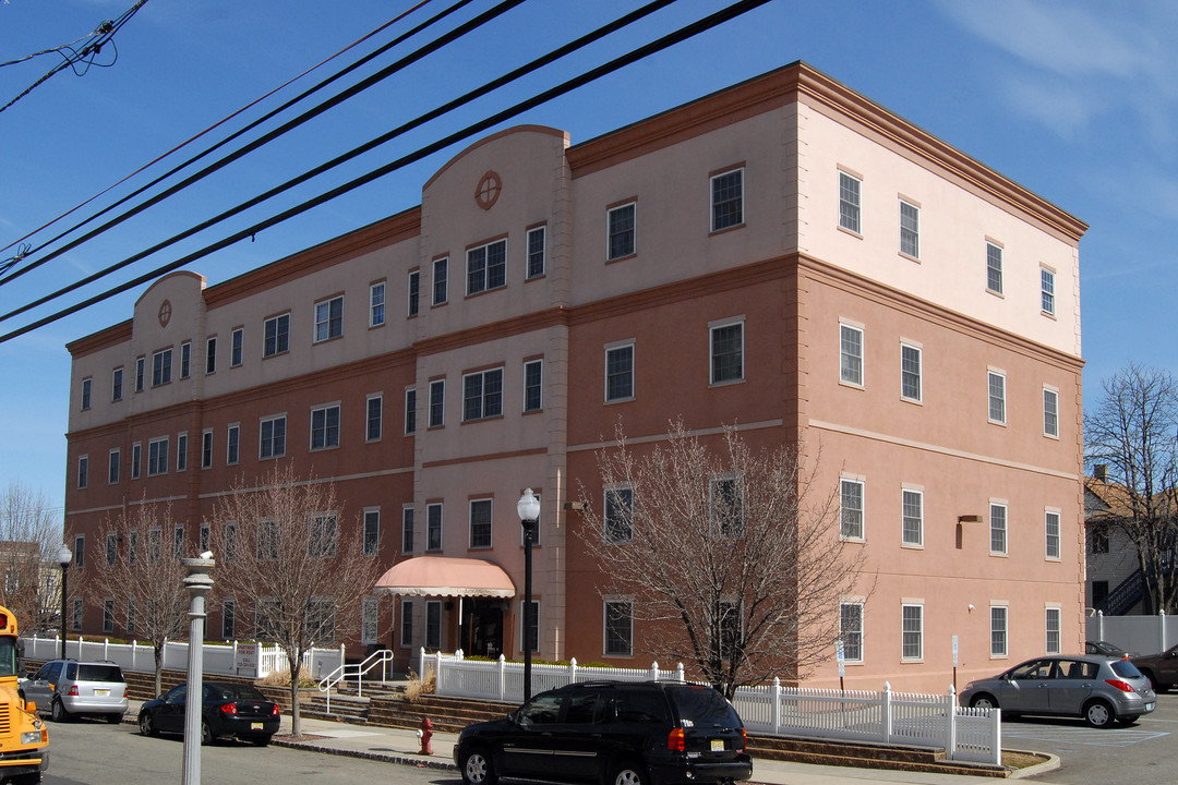 700 Cortlandt St in Perth Amboy, NJ - Building Photo