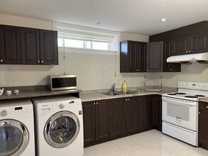 7452 Humm St in Vancouver, BC - Building Photo - Building Photo