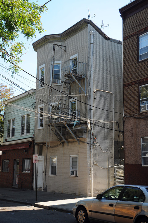 75 Passaic St in Passaic, NJ - Foto de edificio