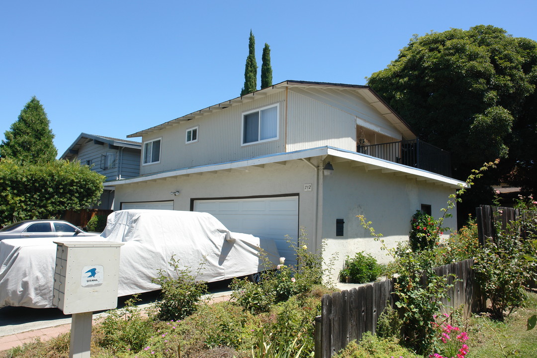 712 Concord Ave in San Jose, CA - Foto de edificio