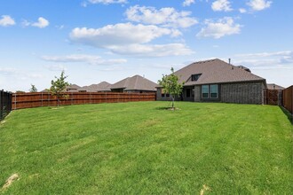 1216 Blanco Trl, Unit 2-4 in Mansfield, TX - Foto de edificio - Building Photo