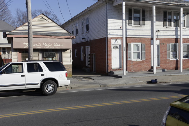 926 Main St in West Warwick, RI - Building Photo - Building Photo