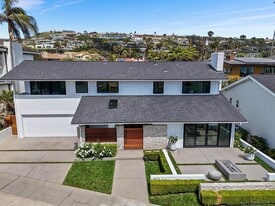 8471 El Paseo Grande in San Diego, CA - Building Photo