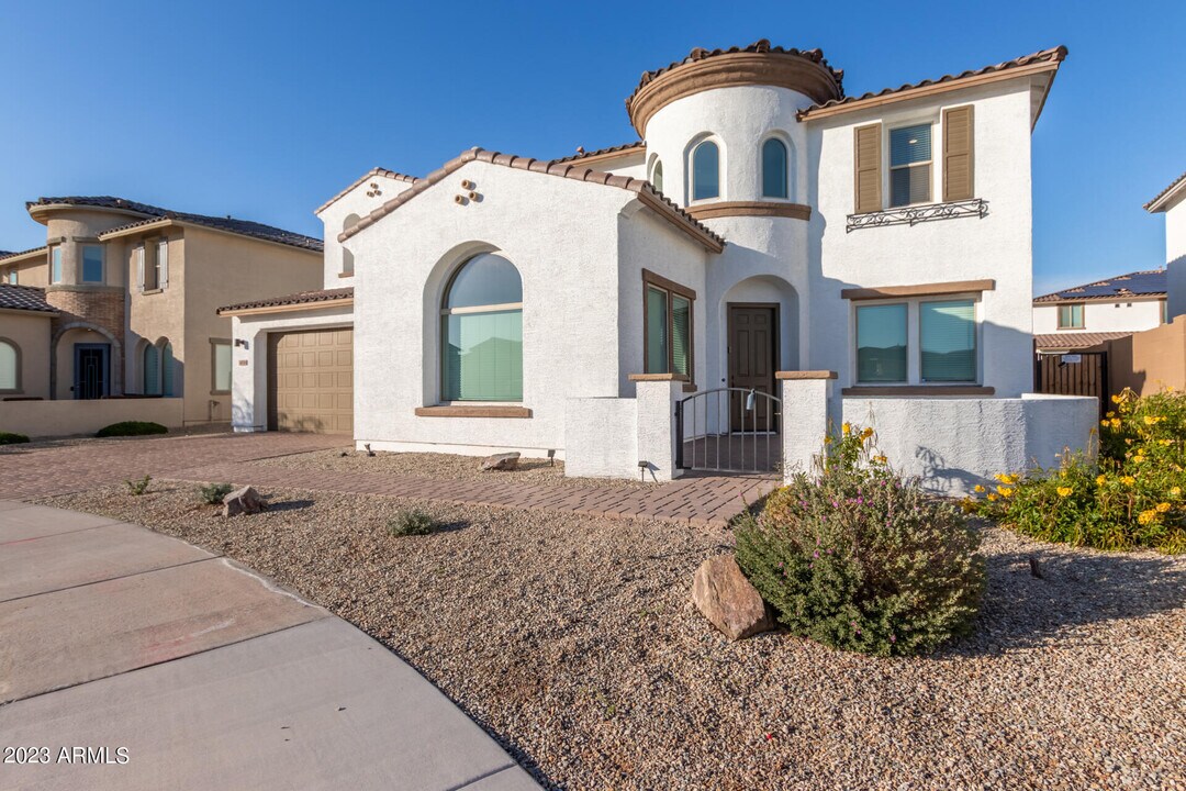 14038 W Desert Hollow Dr in Surprise, AZ - Building Photo