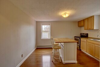 9 Cornell St in Portland, ME - Building Photo - Building Photo