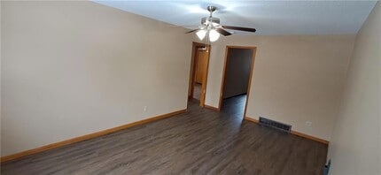 801 S 5th St, Unit Apt 1 in Savannah, MO - Building Photo - Building Photo