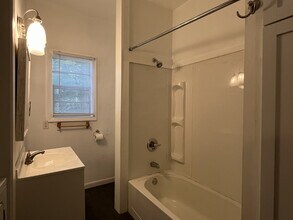 202 S Lowry St in Stillwater, OK - Building Photo - Building Photo