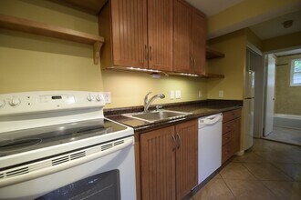 1 Colonial Village Dr in Arlington, MA - Building Photo - Building Photo