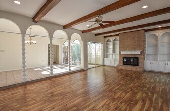 9703 Briar Forest Dr in Houston, TX - Foto de edificio - Building Photo