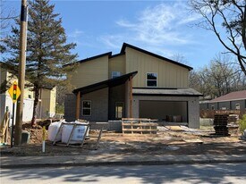 906 N Sang Ave in Fayetteville, AR - Building Photo