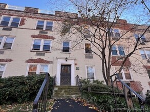 134 Woodside Green in Stamford, CT - Building Photo - Building Photo