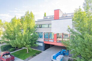 1720 13th St SW in Calgary, AB - Building Photo