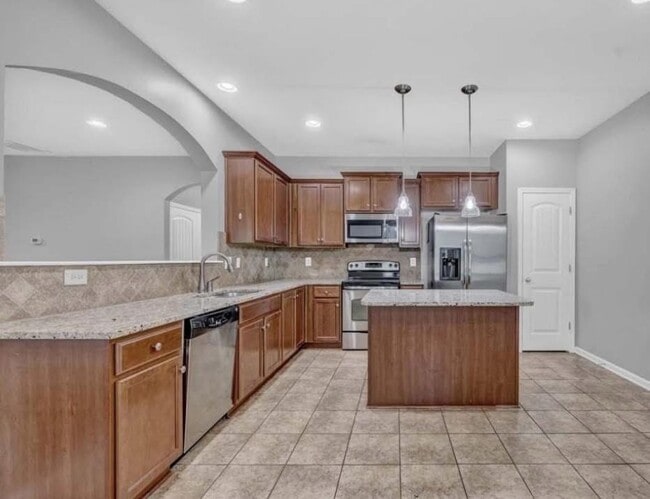 6405 Southern Trace Dr in Leeds, AL - Building Photo - Building Photo