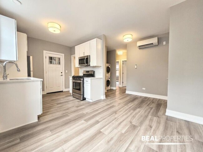 3937 N Janssen Ave in Chicago, IL - Building Photo - Building Photo