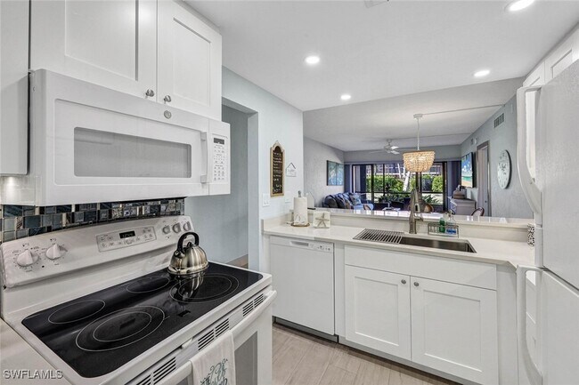 780 San Marco Rd in Marco Island, FL - Foto de edificio - Building Photo