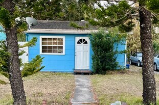 5016 18th Ave S in Gulfport, FL - Building Photo