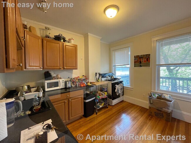 74 Avon St in Somerville, MA - Building Photo - Building Photo