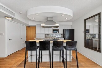 550 Queens Quay W in Toronto, ON - Building Photo - Building Photo