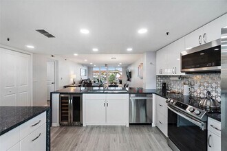 19111 Vista Bay Dr in Indian Shores, FL - Building Photo - Building Photo