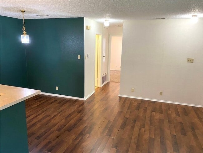 9906 Hundred Oaks Cir, Unit A in Austin, TX - Foto de edificio - Building Photo