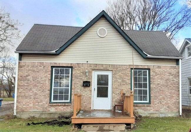 property at 1342 W Lee St