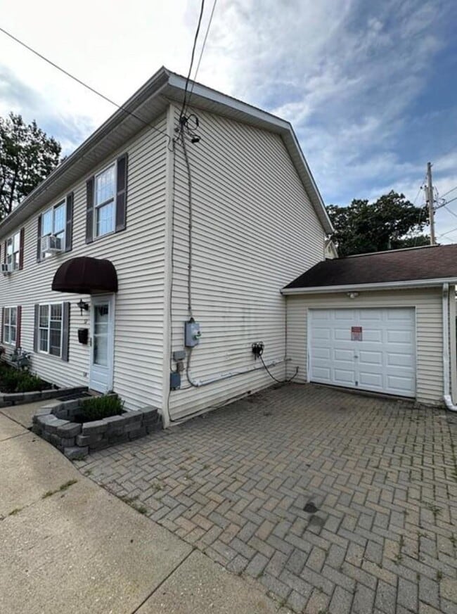 57 Center St in Highland Falls, NY - Building Photo - Building Photo