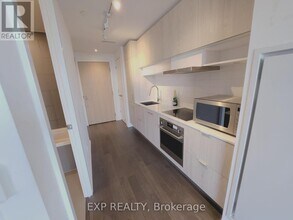 5-3115 Soudan Ave in Toronto, ON - Building Photo - Building Photo