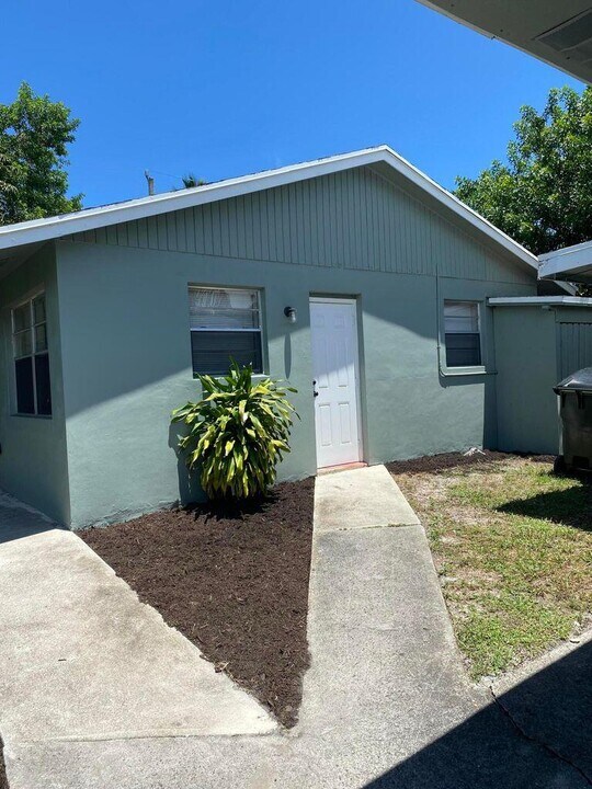 235 NW 10th Ave Photo