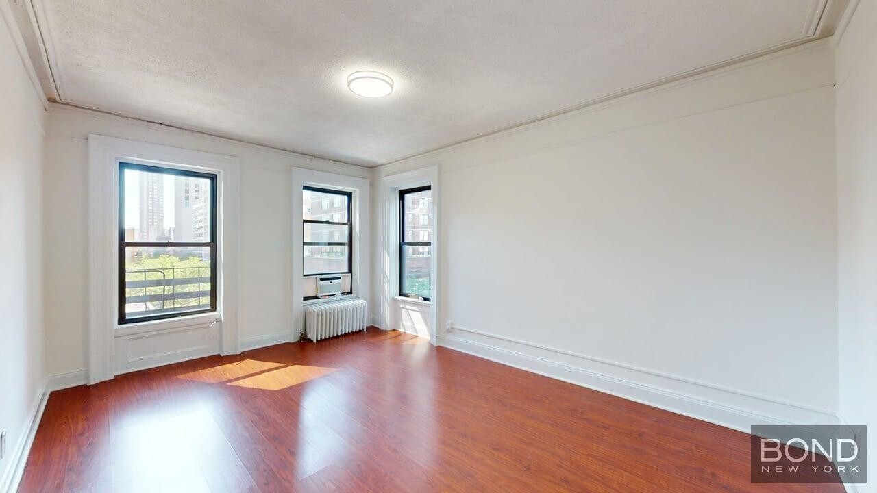 171 E 88th St in New York, NY - Building Photo