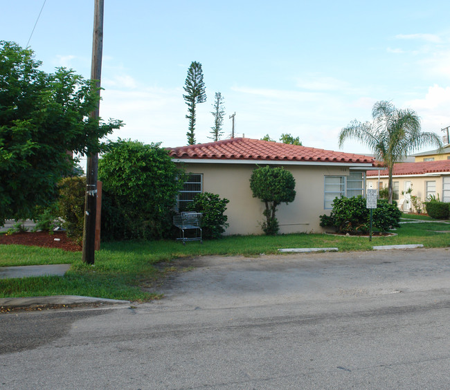 504-508 SE 22nd St in Fort Lauderdale, FL - Building Photo - Building Photo