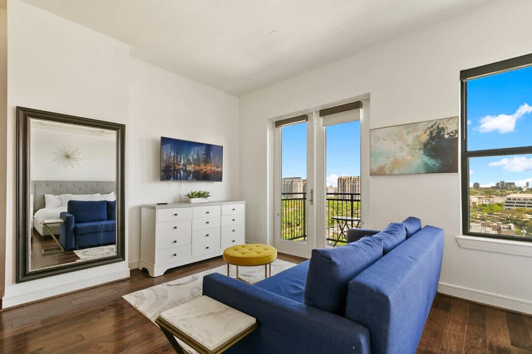 101 Bowen St in Dallas, TX - Building Photo