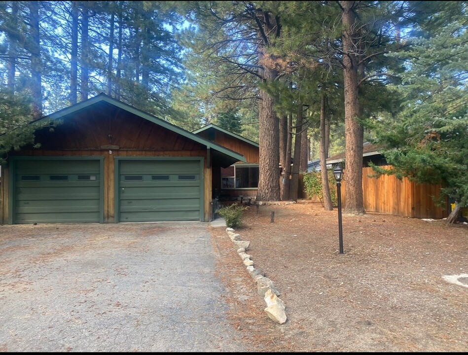 865 Sonoma Ave in South Lake Tahoe, CA - Building Photo