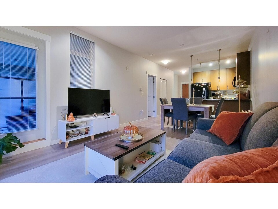 15988-15926 26 Ave in Surrey, BC - Building Photo