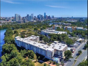 1900 Barton Springs Rd, Unit 2039 in Austin, TX - Building Photo - Building Photo