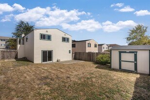 657 Hickey Blvd in Pacifica, CA - Building Photo