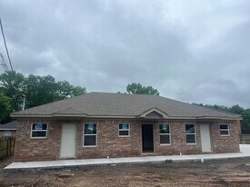 816 S Greenwich Ave in Russellville, AR - Building Photo
