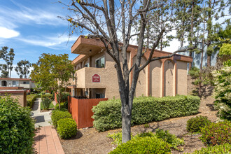 Carroll Canyon Gardens in San Diego, CA - Building Photo - Building Photo