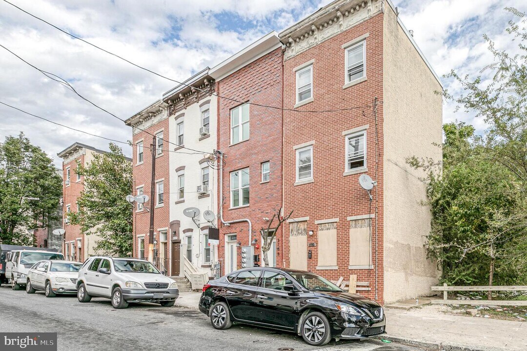 2105 N 8th St-Unit -3 in Philadelphia, PA - Building Photo