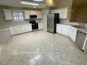 27 Oakland Pointe Cir in Oakland, FL - Foto de edificio - Building Photo