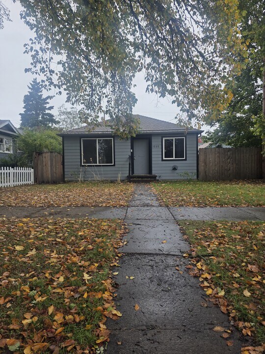 1030-KE1030 Church St NE in Salem, OR - Building Photo