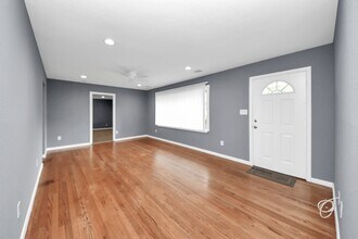 10021 Hazelhurst Dr in Houston, TX - Building Photo - Building Photo