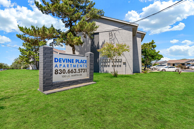 Devine Place Apartments in Devine, TX - Building Photo - Primary Photo