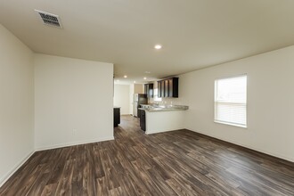 7218 Lazy Cyn in San Antonio, TX - Building Photo - Building Photo